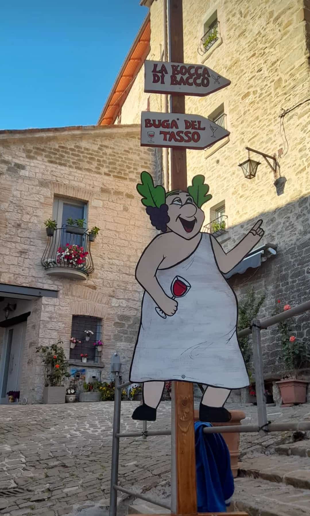 Indicazioni delle osterie tra i vicoli